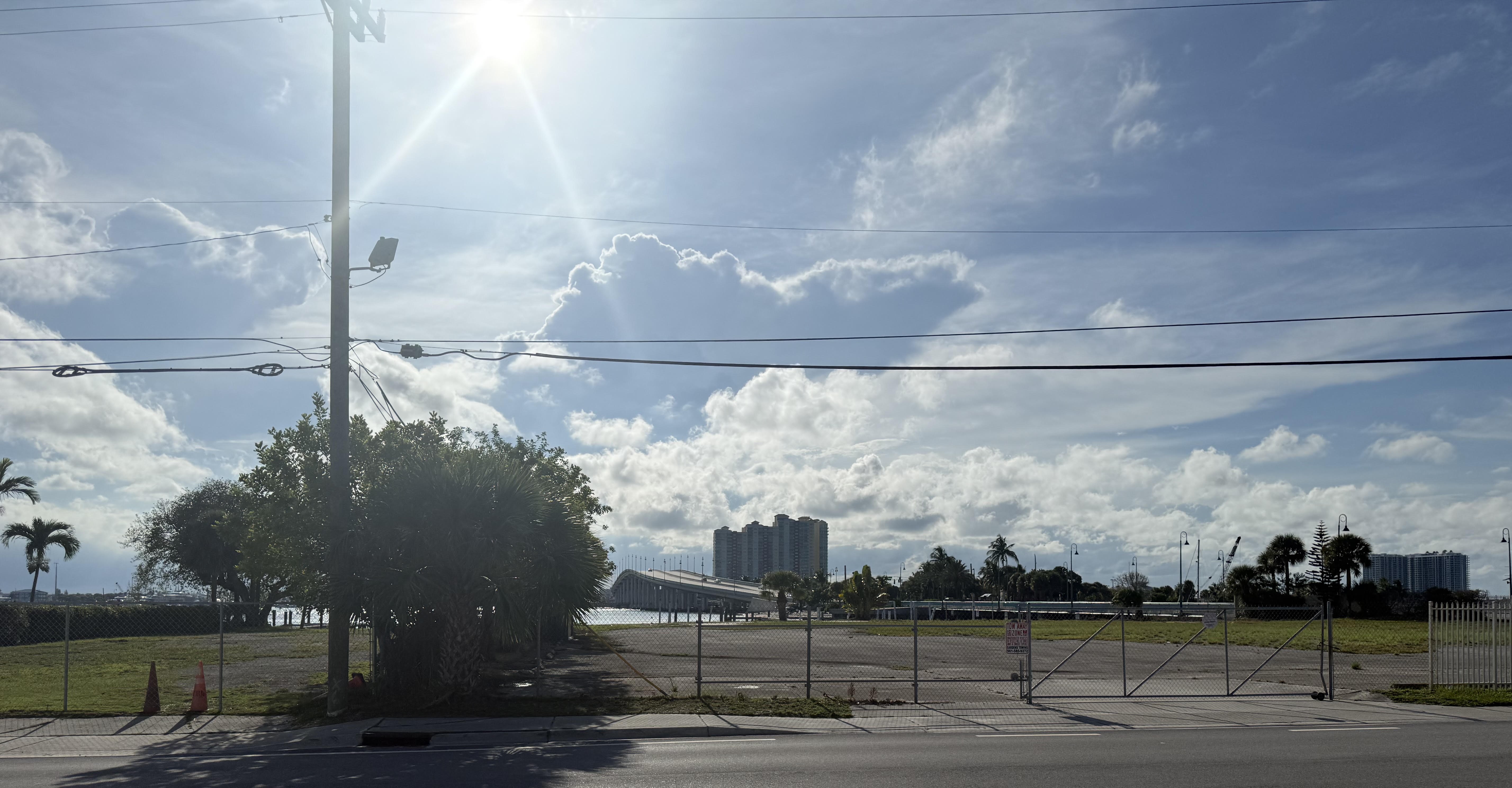 Singer Island Gateway Site